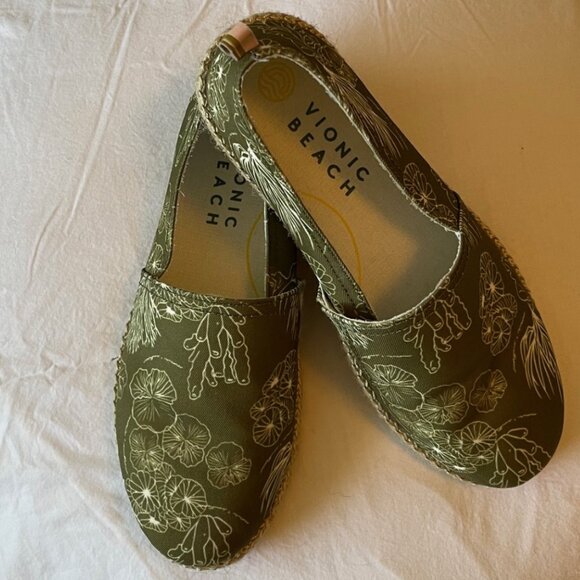 Vionic Beach Green print espadrilles, Size 7 - Picture 2 of 6